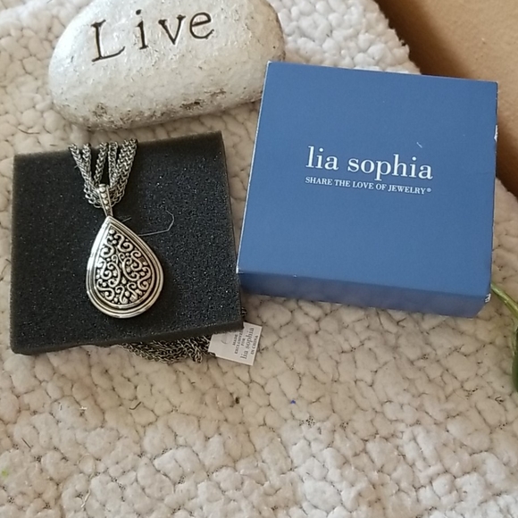Lia Sophia Jewelry - ⚫New Lia Sophia silver necklace⚫